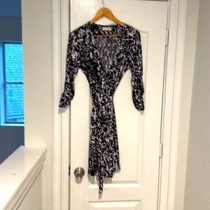 Calvin Klein Faux Wrap Midi Dress SZ 10!Black White Print V-Neck Office Wear